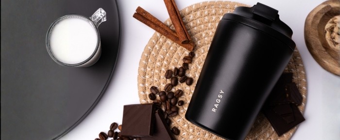 Czarny kubek termiczny – elegancki towarzysz nowoczesnych porannych rytuałów