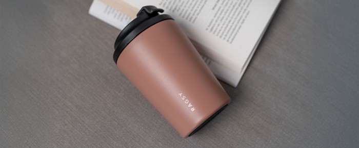 Kubek termiczny dla babci – praktyczny prezent na każdą okazję