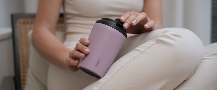 Różowy kubek termiczny - szczelny i ergonomiczny design ze stali nierdzewnej, który warto sprawdzić